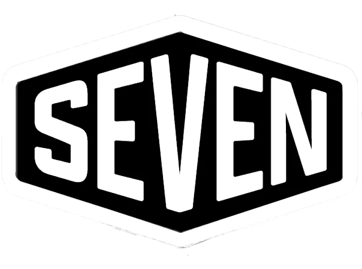 A black and white logo with the word seven.
